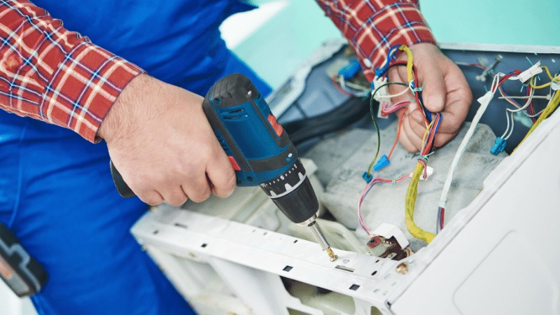 Kınık Mitsubishi Mitsubishi çamaşır makinesi kart tamiri – Su almama arızası orijinal parça ile giderildi. - Teknik servis örneği